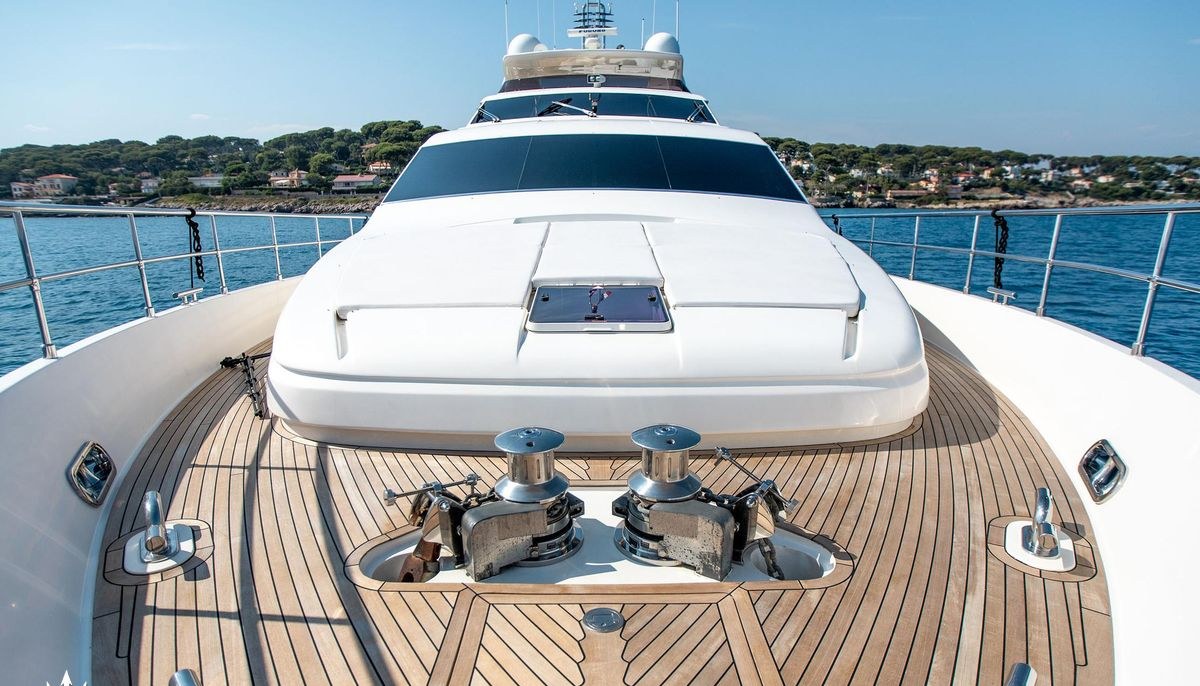 MAXI BEER yacht charter 3