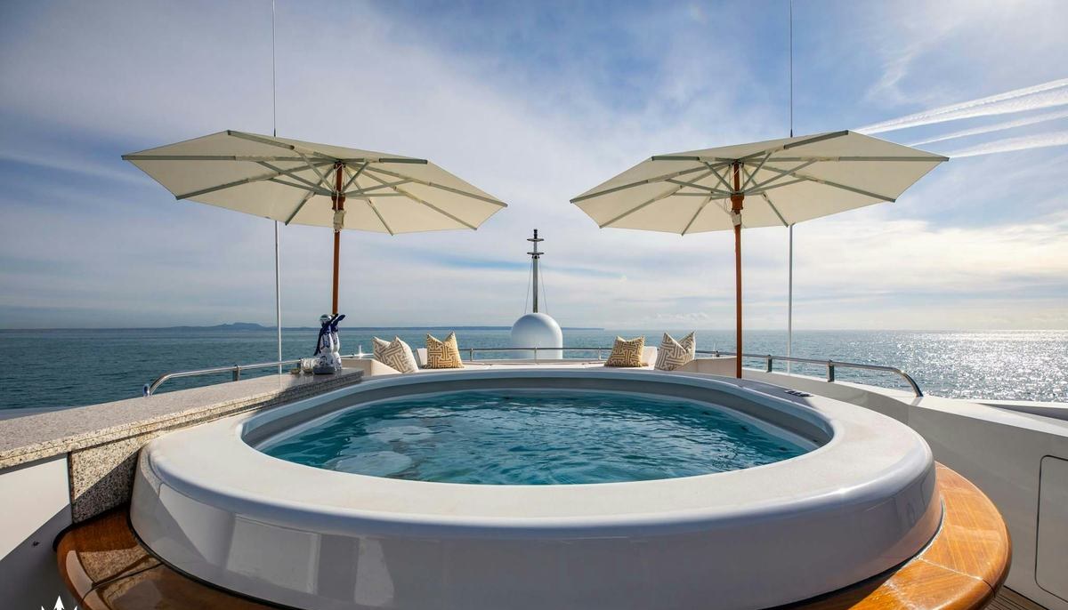 LA BLANCA yacht charter 3