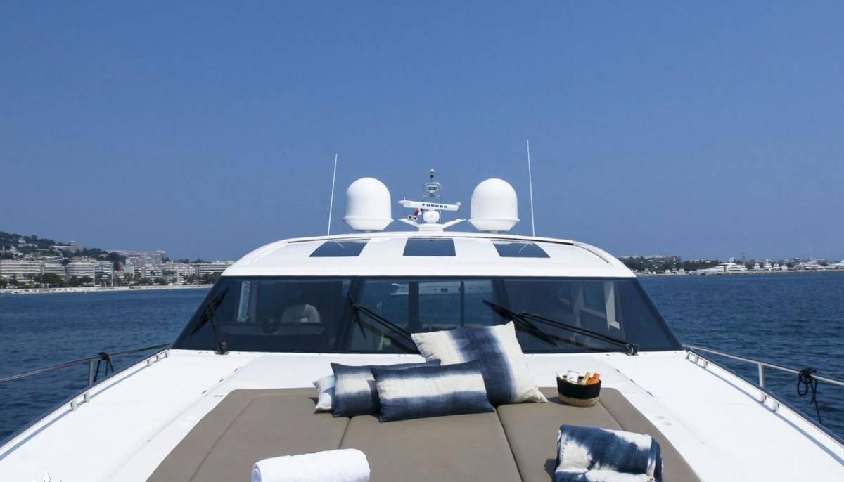 GITANA II yacht charter 3