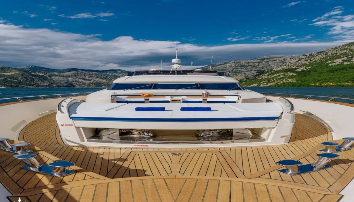 LADY MURA yacht charter 3