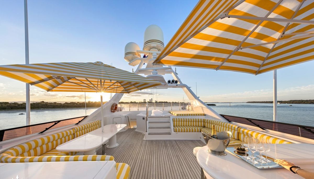 MISTRESS yacht charter 3
