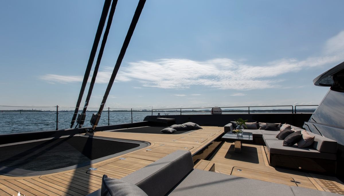 GRAYONE yacht charter 4