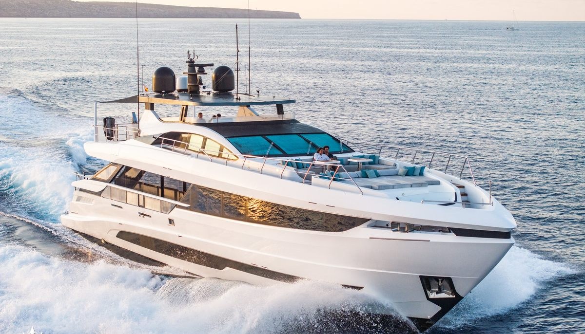 C2 yacht charter 2