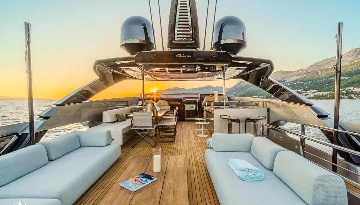 NO STRESS 888 yacht charter 4