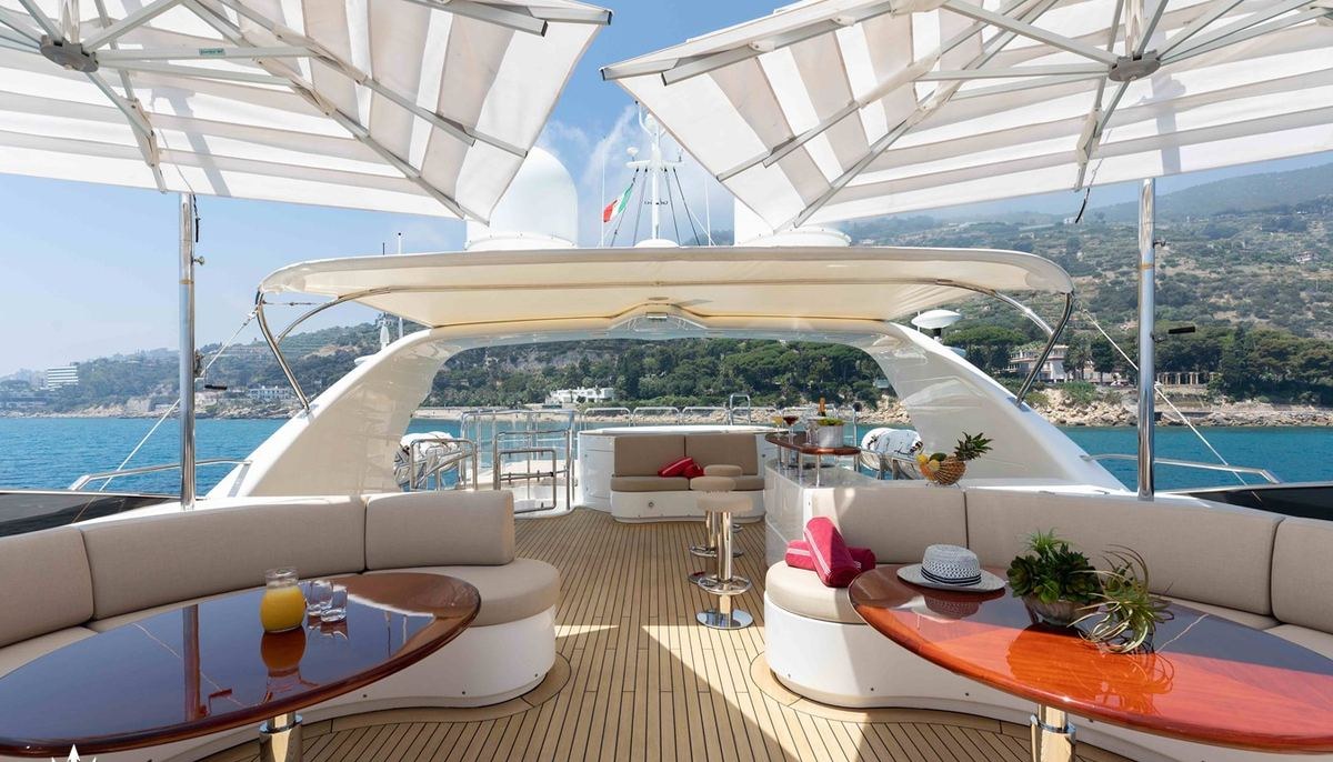 MI AMORE JULIA yacht charter 4