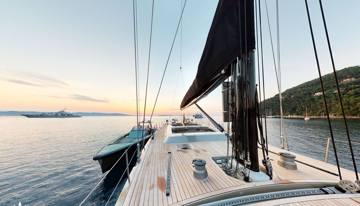 RUNNING ON FAITH yacht charter 3