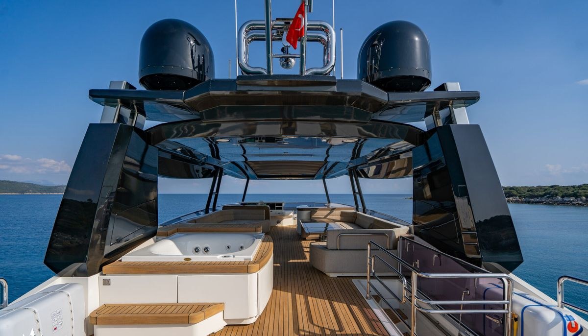 BELLA LUNA yacht charter 4