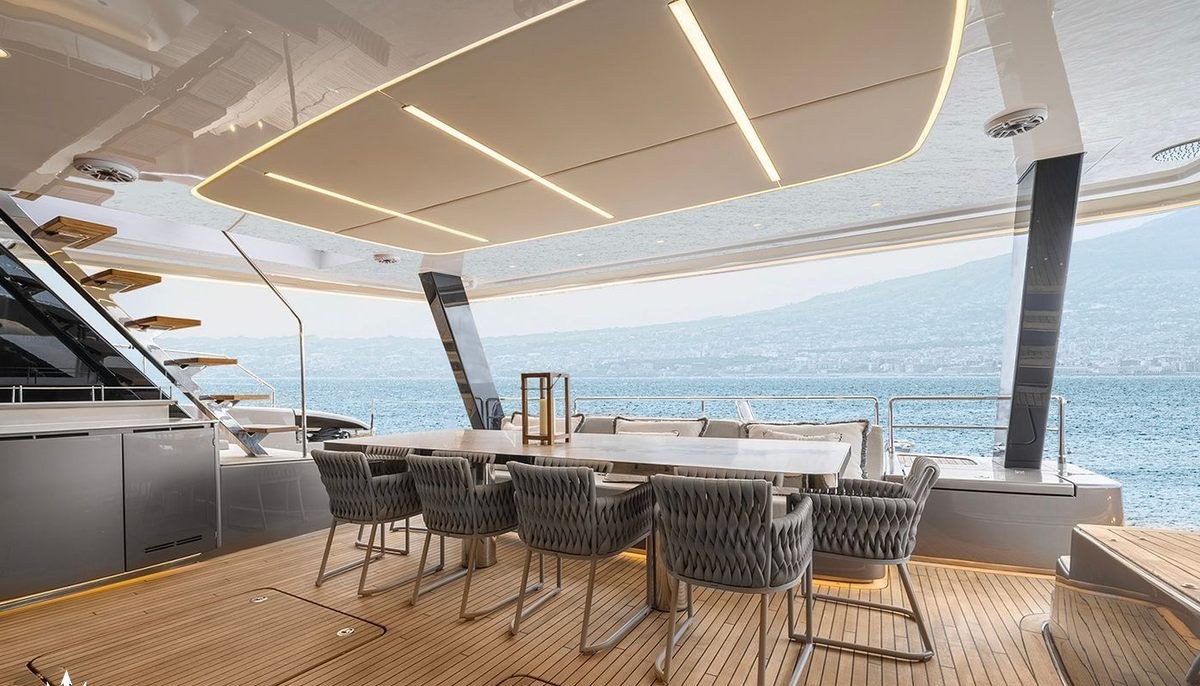 AMILEO yacht charter 4