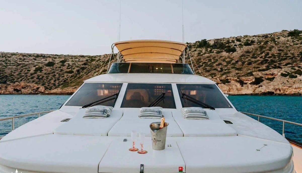 SONRISA SEPTIMO yacht charter 3