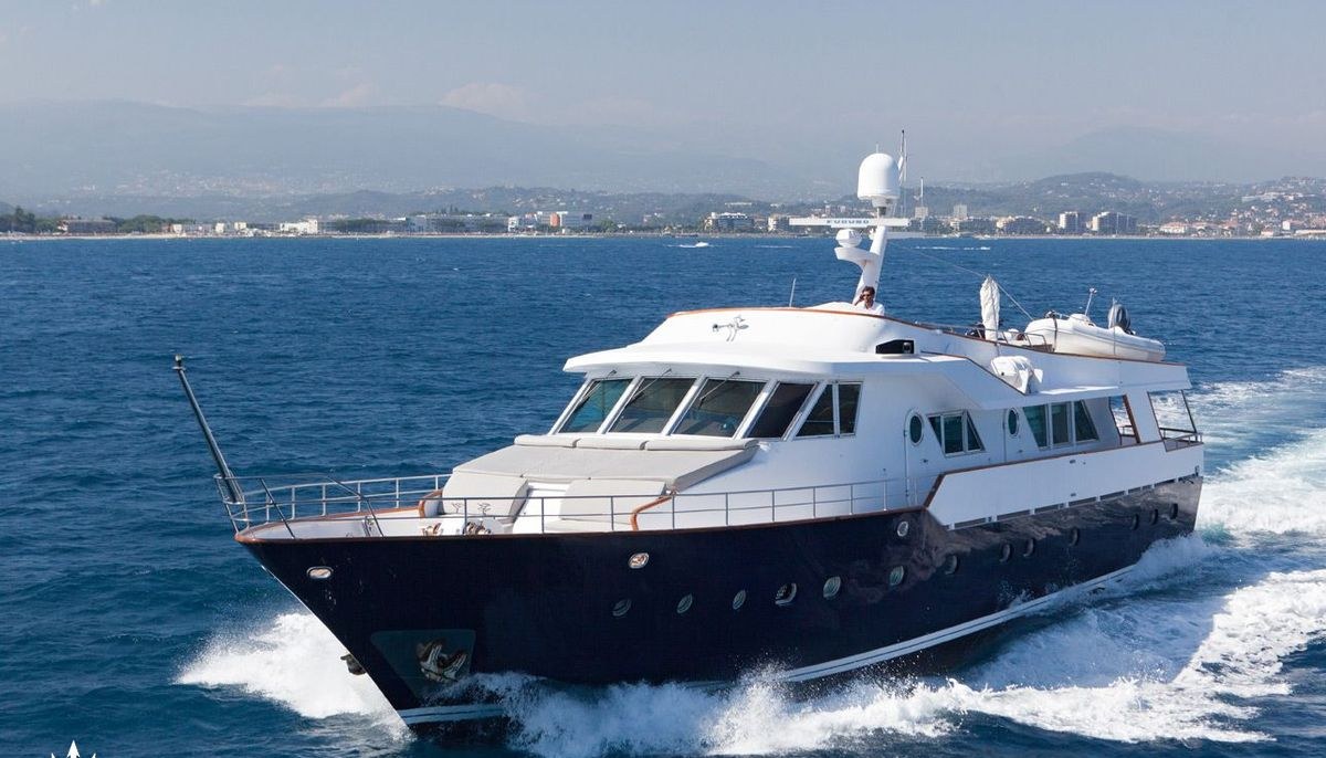 DUNE yacht charter 4