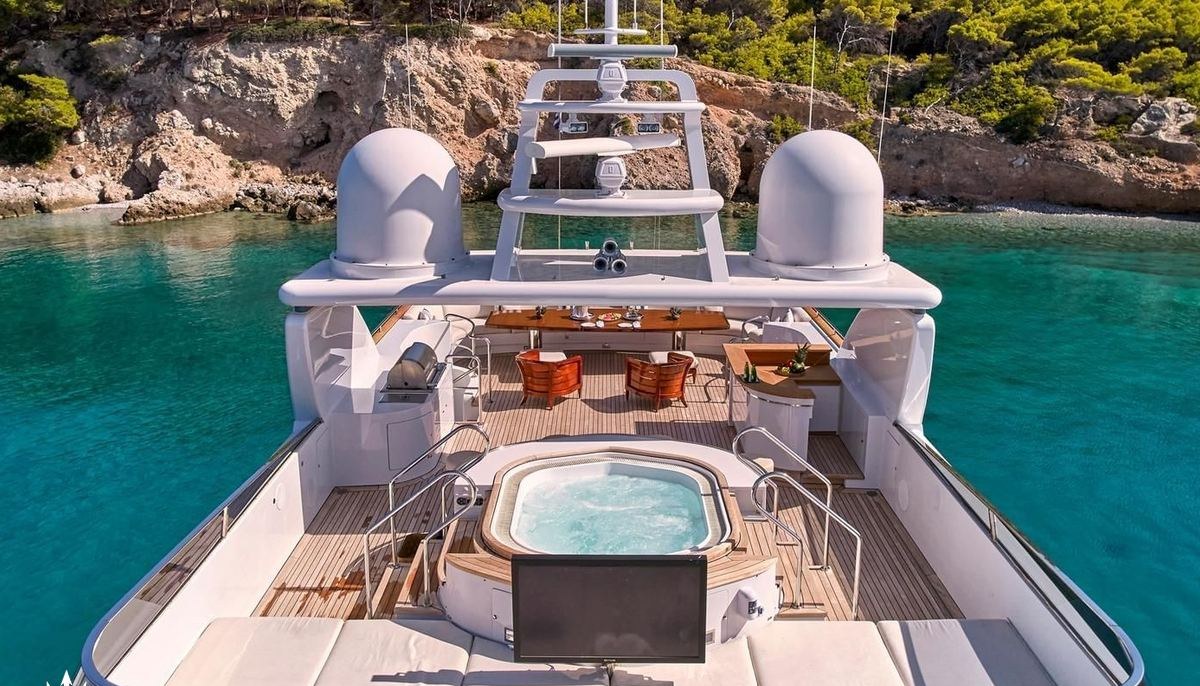 ARTEMISEA yacht charter 3