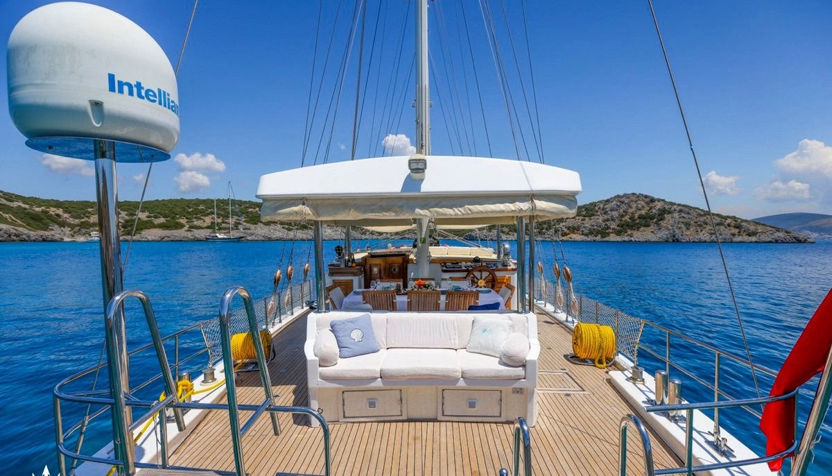 GAZELLA yacht charter 3