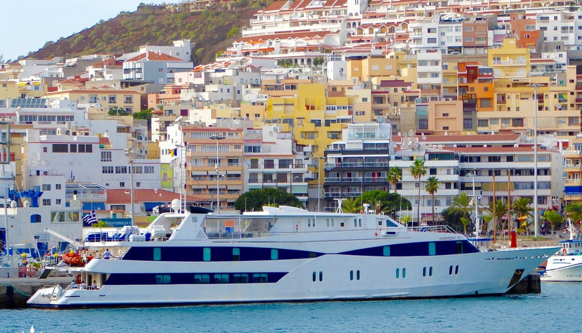 HARMONY V yacht charter 2