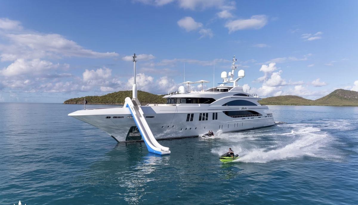 LA BLANCA yacht charter 2