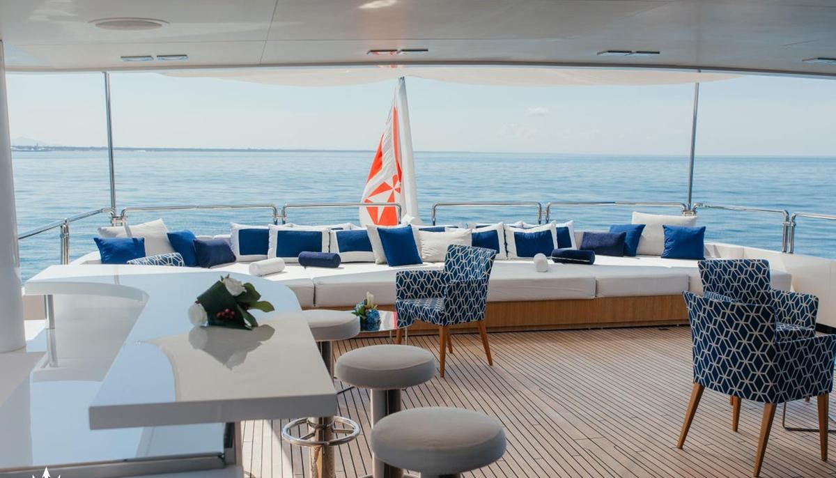 LADY IN BLUE yacht charter 4