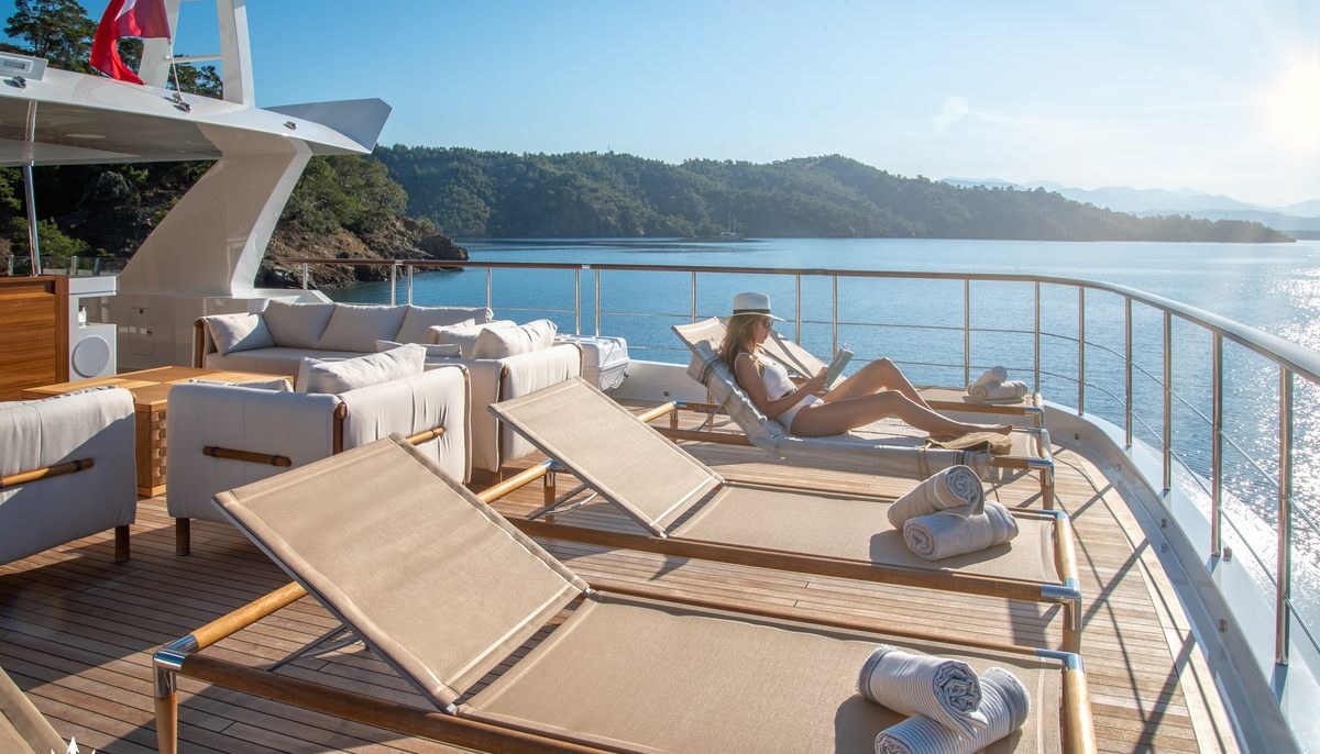SUNRISE yacht charter 3