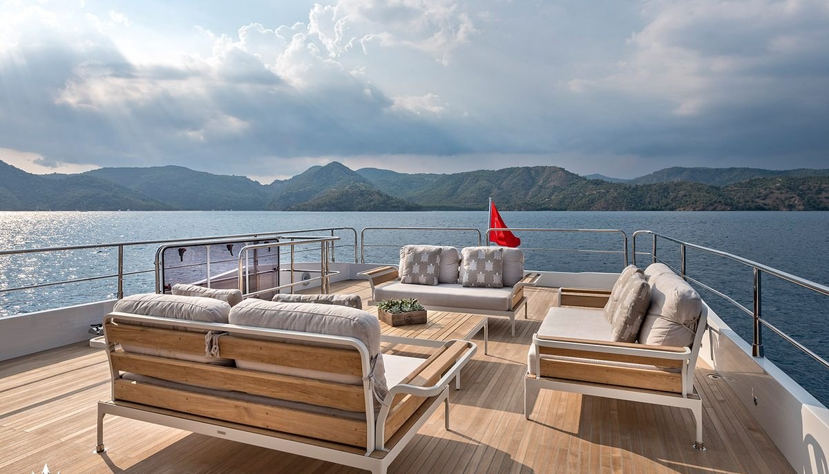 KAMOKA yacht charter 5