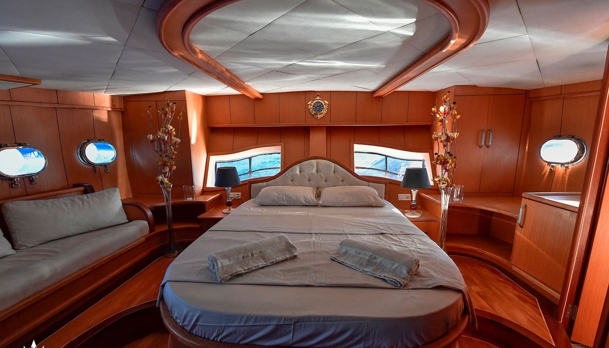 BLU DREAM yacht charter 5