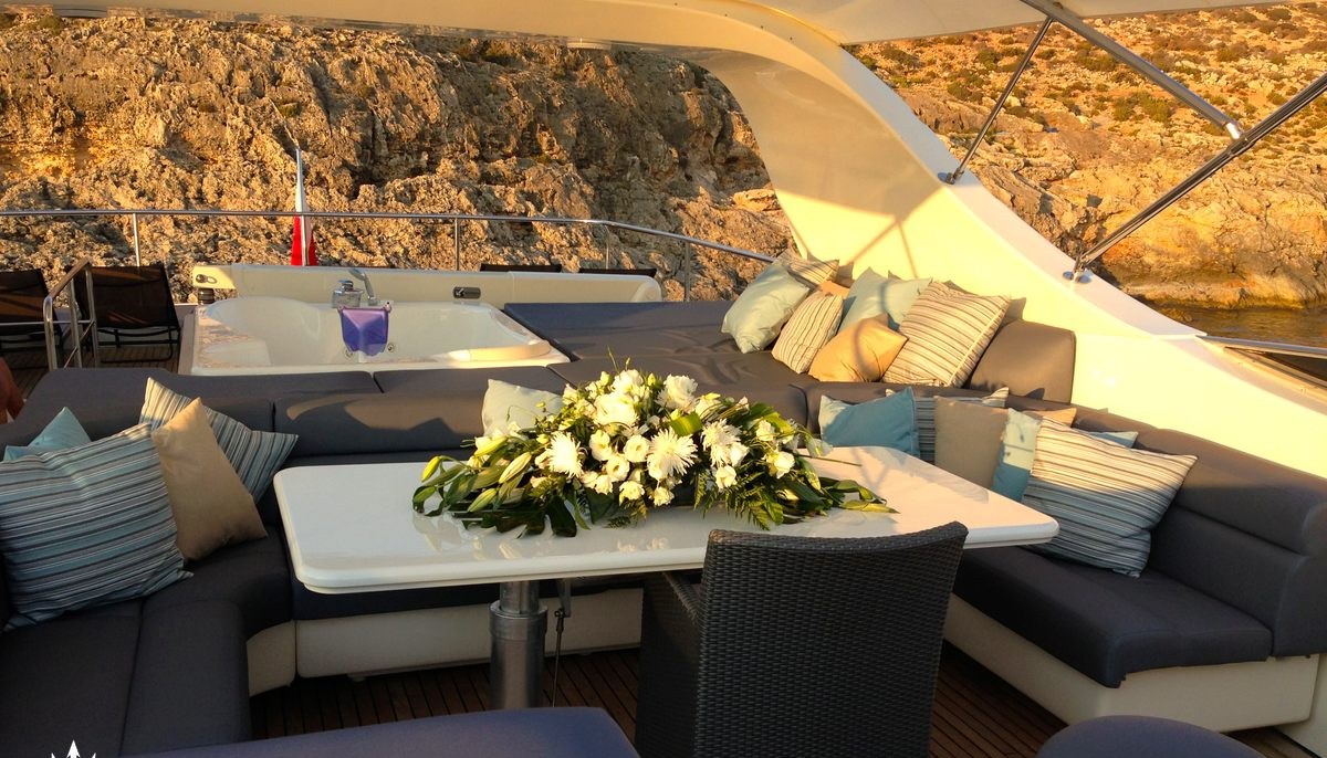 L'AYAZULA yacht charter 4