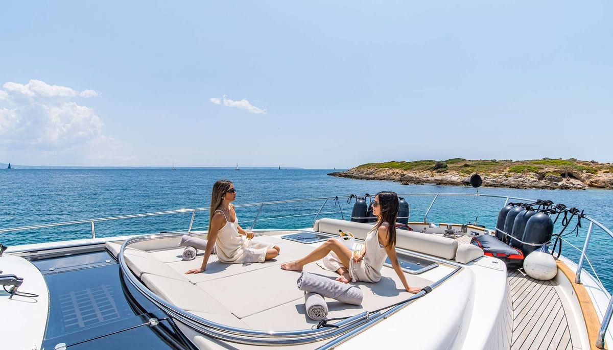 PARODIA II yacht charter 4