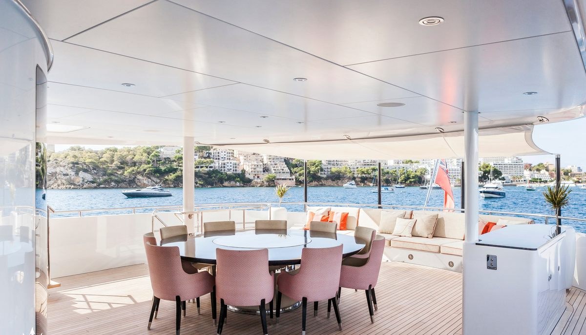 DAISY D yacht charter 5