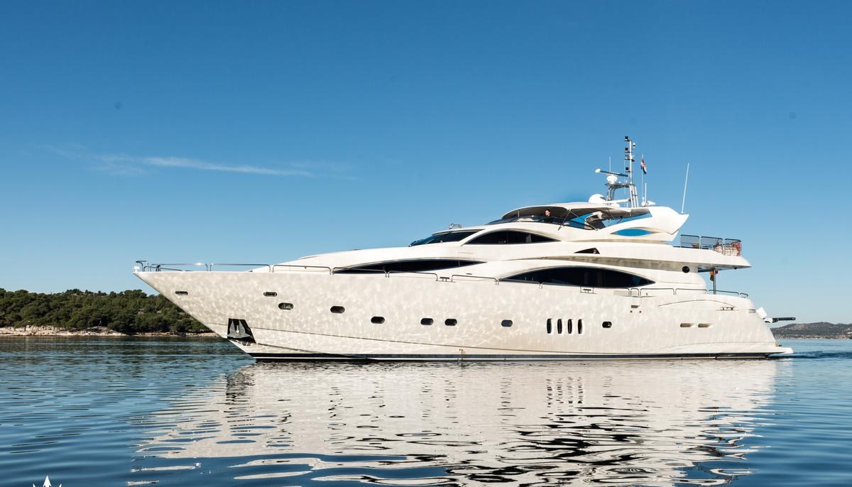 BABY I yacht charter 2