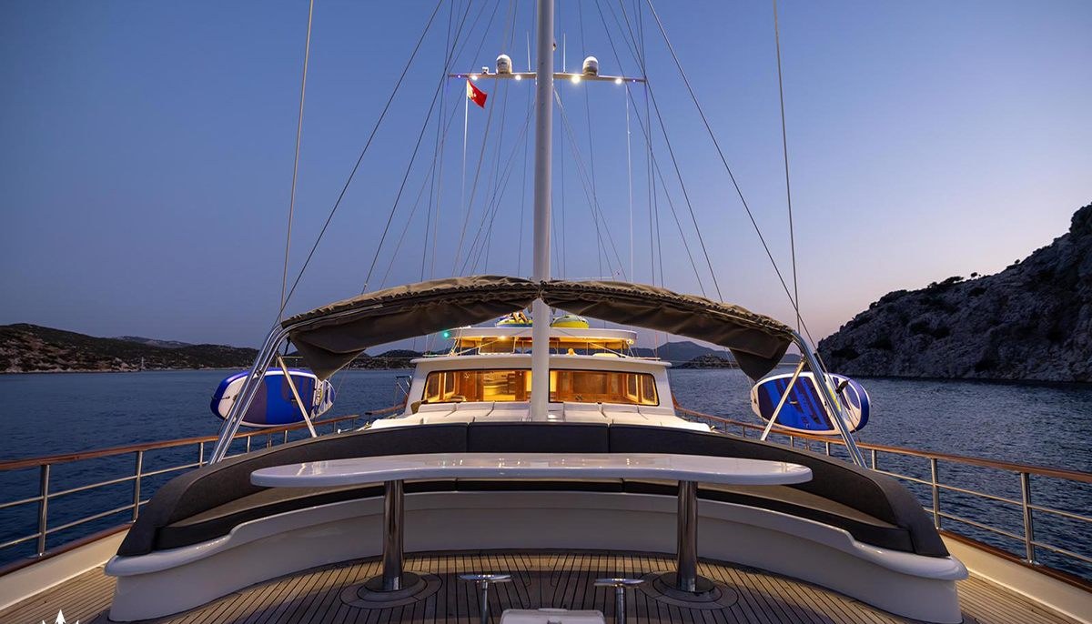 AQUA BELLA yacht charter 3