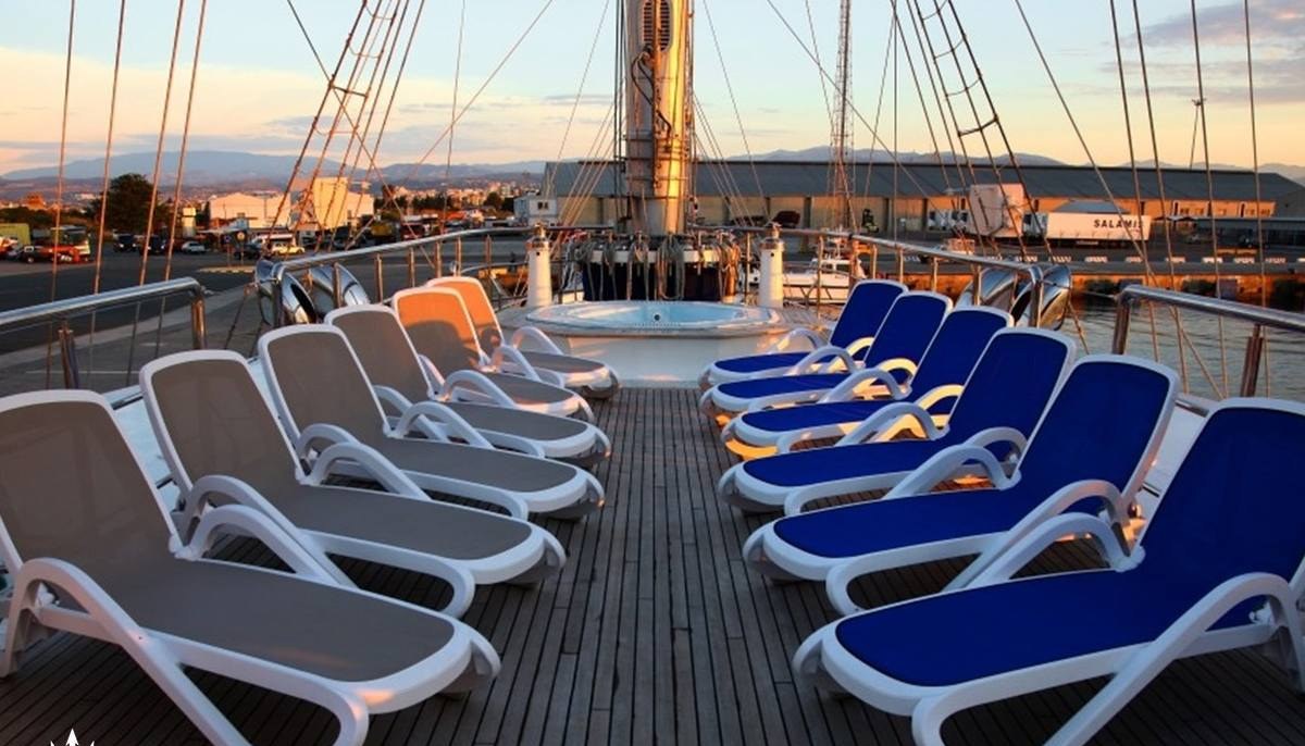 RUNNING ON WAVES yacht charter 4