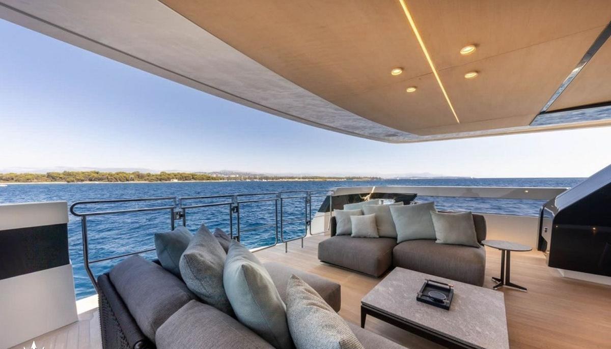 UILIA yacht charter 5