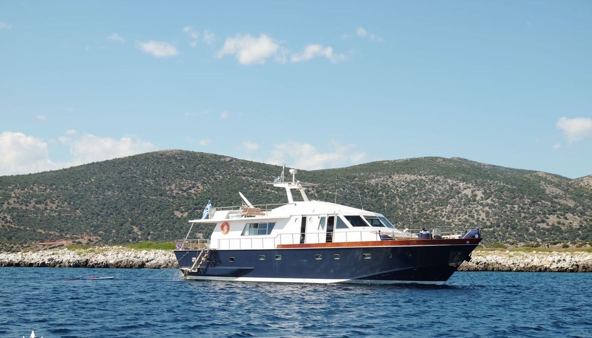 ELECTRA yacht charter 2