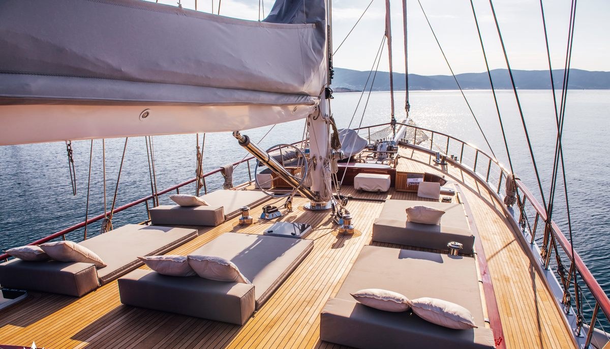 HIC SALTA yacht charter 4