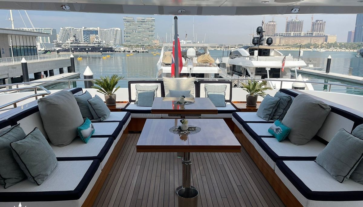 ROCKET yacht charter 5