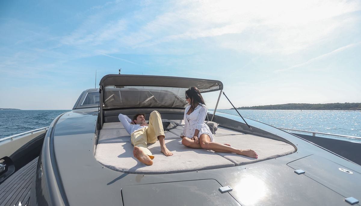 A4 yacht charter 3
