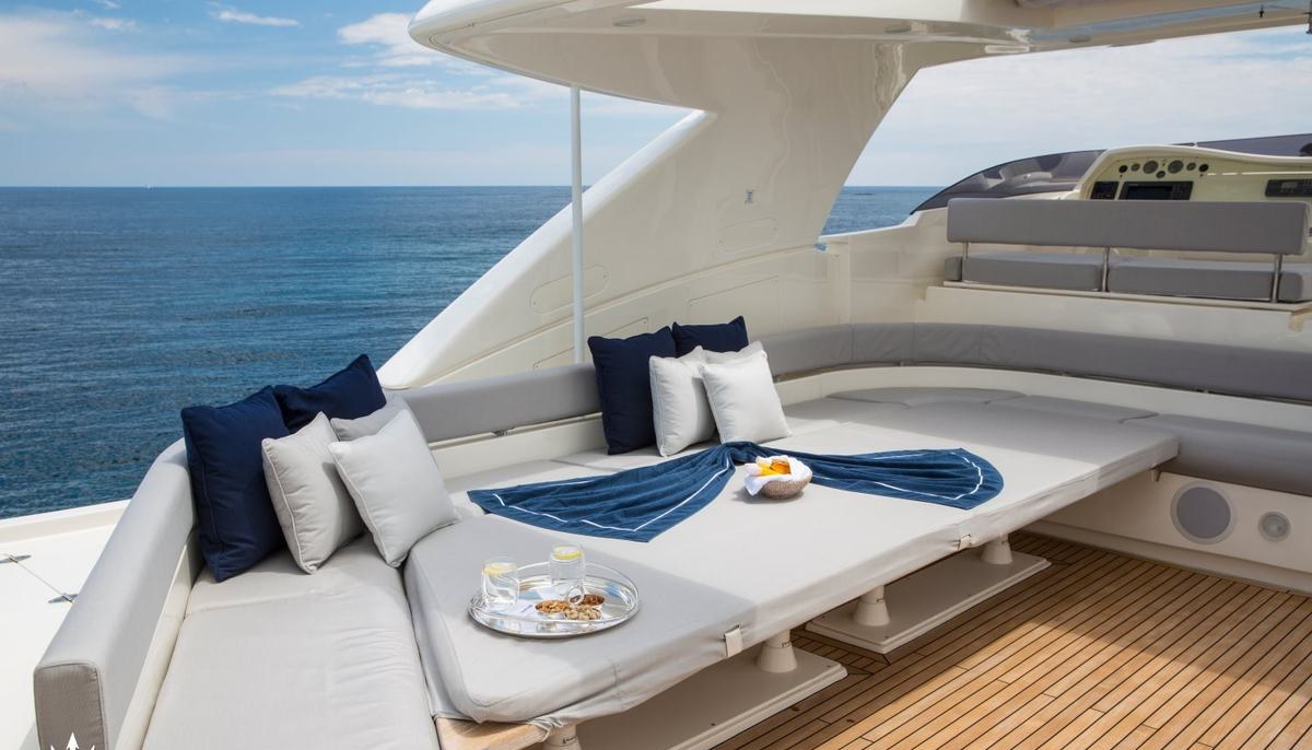 PORTHOS SANS ABRI yacht charter 4