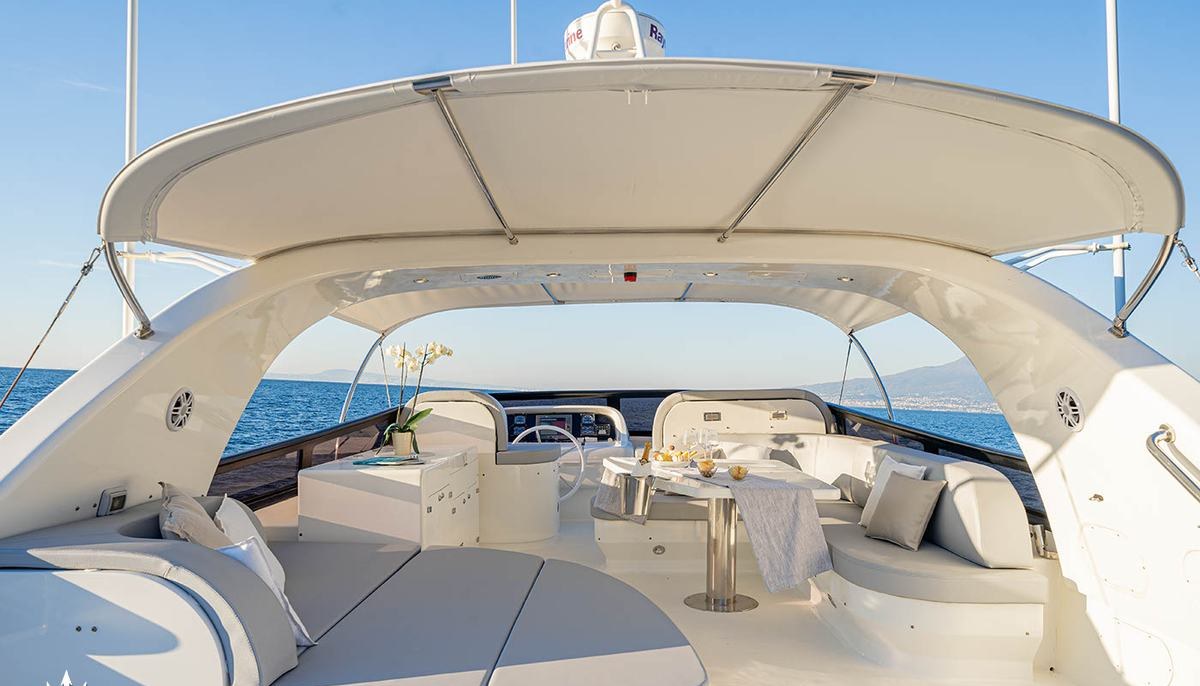 GEMINI 3 yacht charter 4