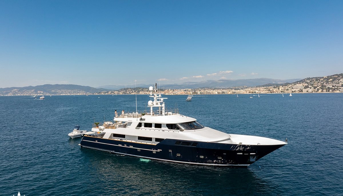 SENSEI yacht charter 2