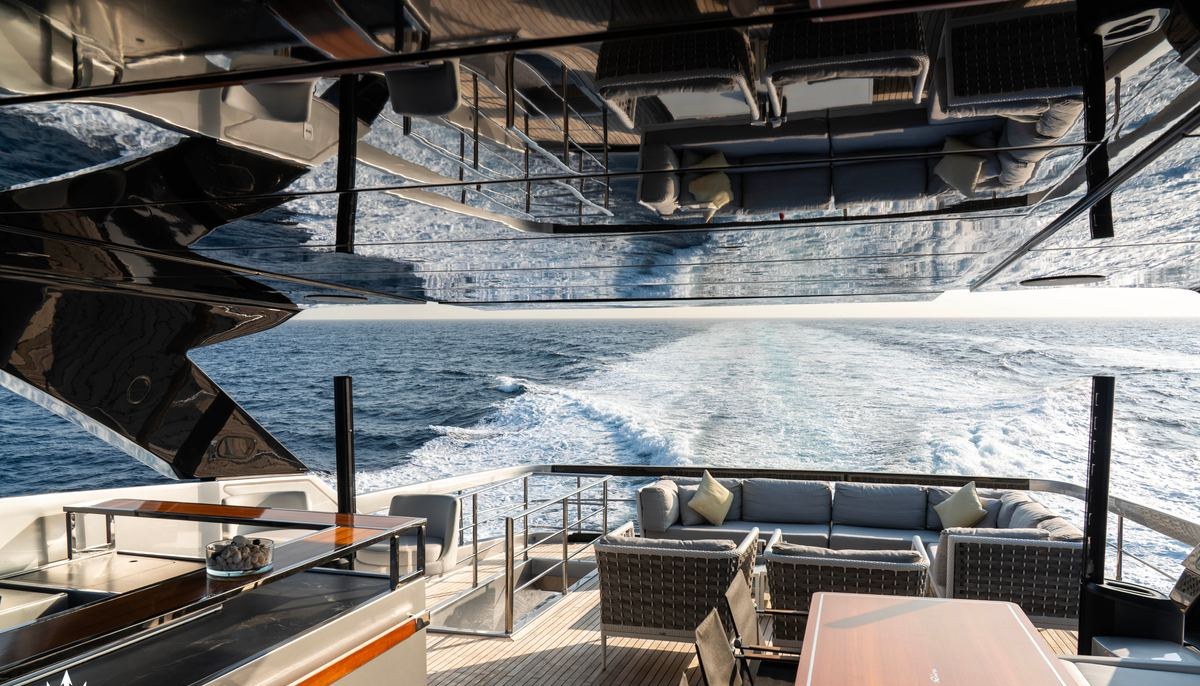 DARK HORSE yacht charter 3