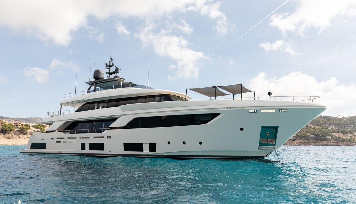 KIKI V yacht charter 2