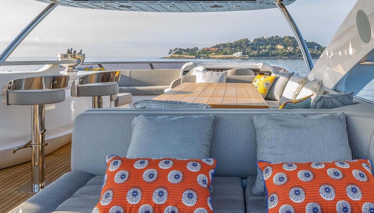 INSOMNIA yacht charter 3