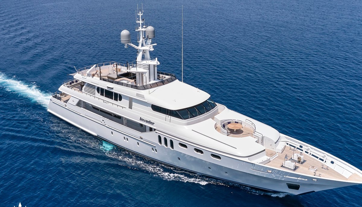 INVADER yacht charter 2