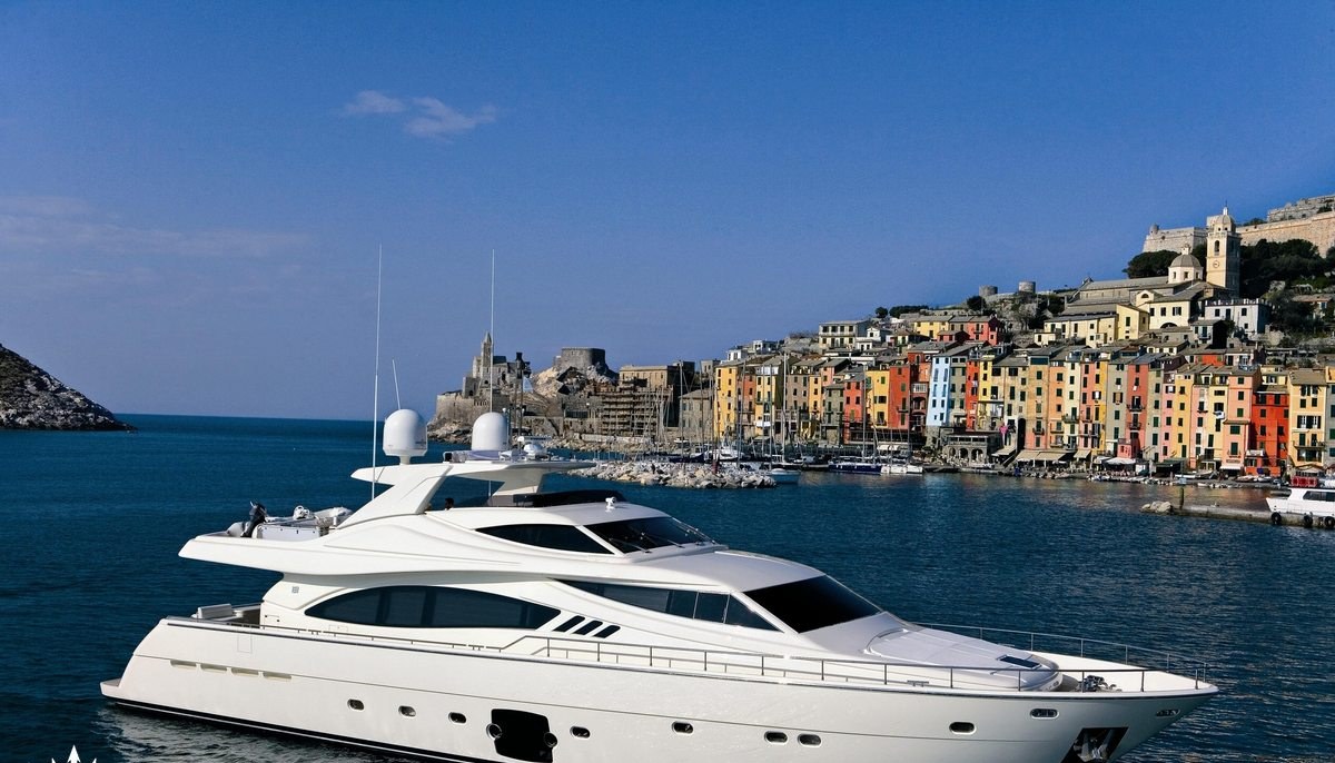 MAXI BEER yacht charter 2