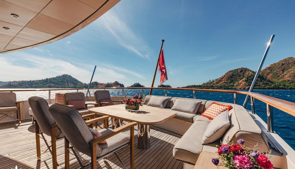 ZEEPAARD yacht charter 5