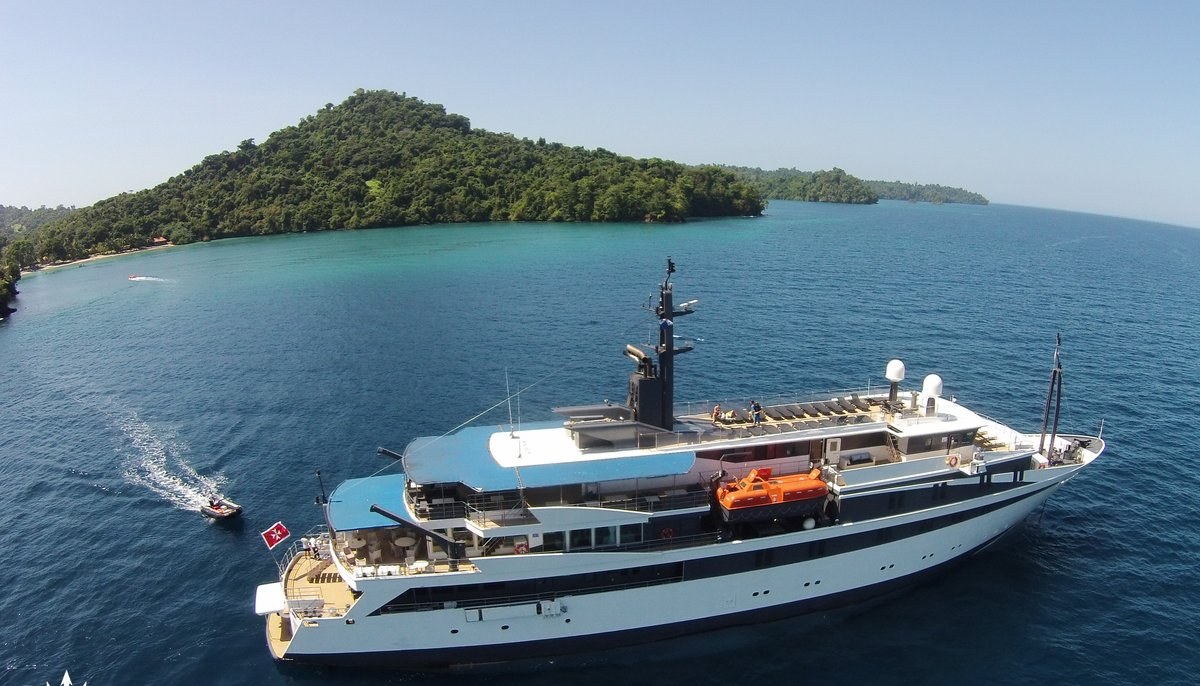 VARIETY VOYAGER yacht charter 2