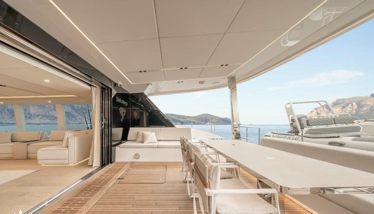 KUTSUNGA yacht charter 3
