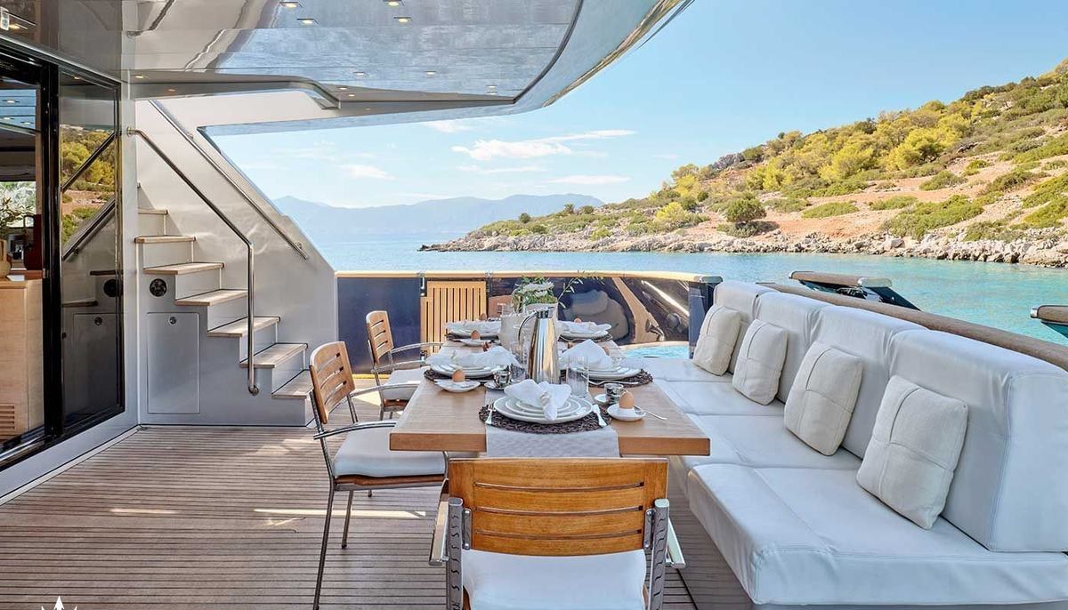 AMICI PER SEMPRE yacht charter 5