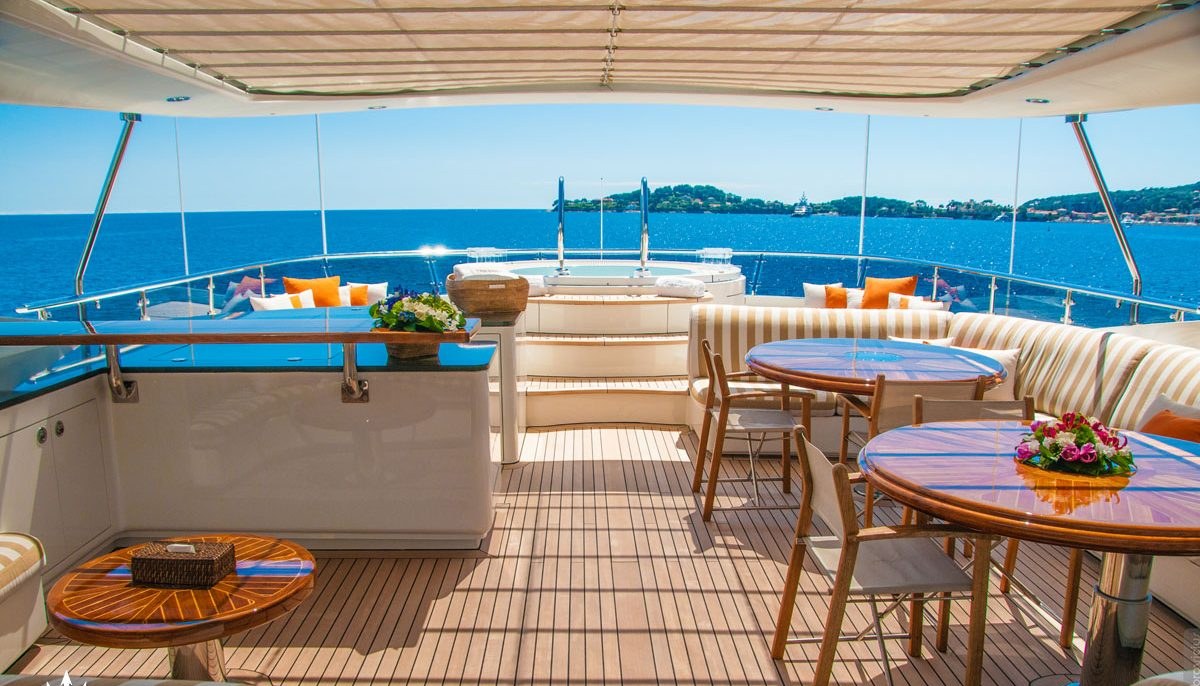 GLORIA TERESA yacht charter 4