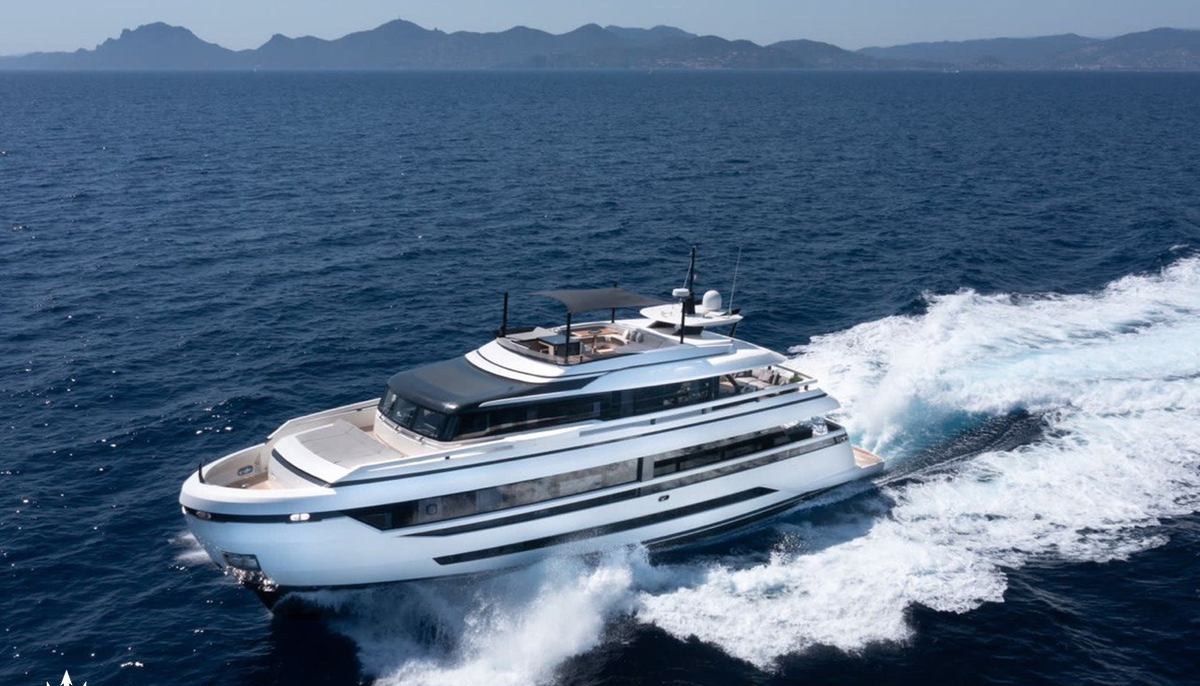 UILIA yacht charter 2