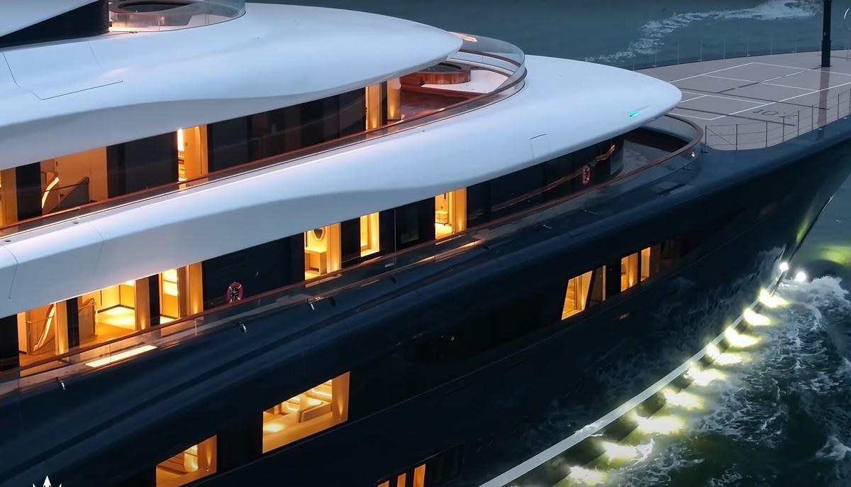 BREAKTHROUGH yacht charter 3