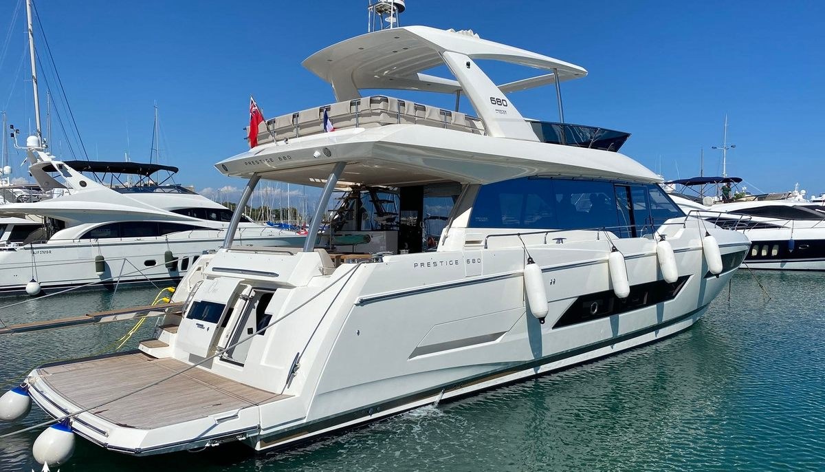 ROMY ONE yacht charter 4