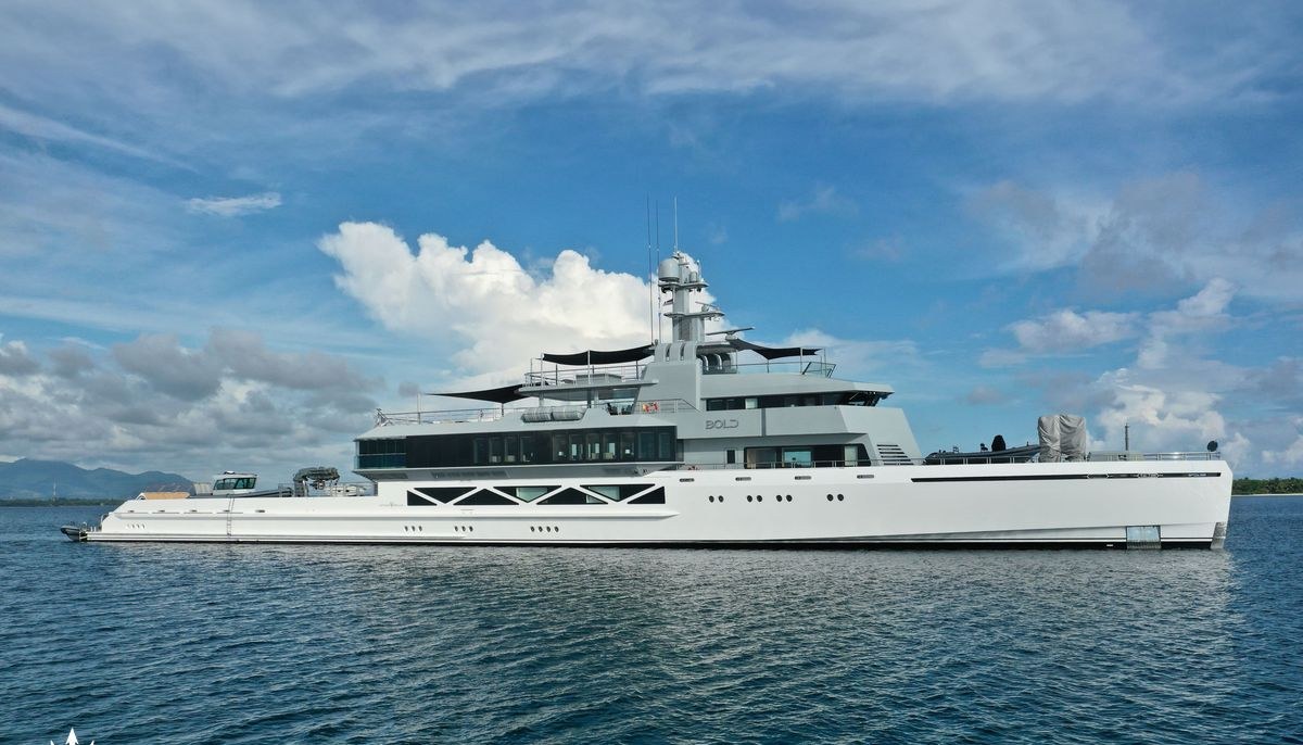 BOLD yacht charter 2
